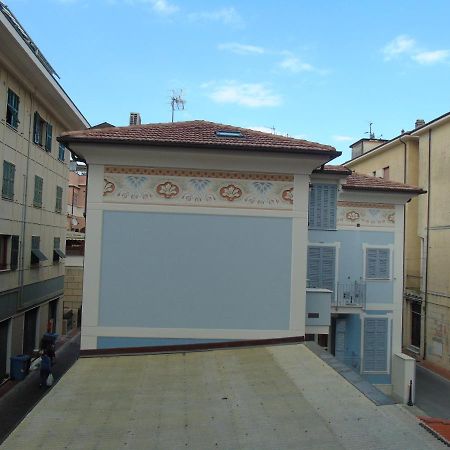 Appartamento Stella Marina In Pieno Centro Di Pietra Ligure Sulla Passeggiata E A Un Passo Dal Mare Bagian luar foto
