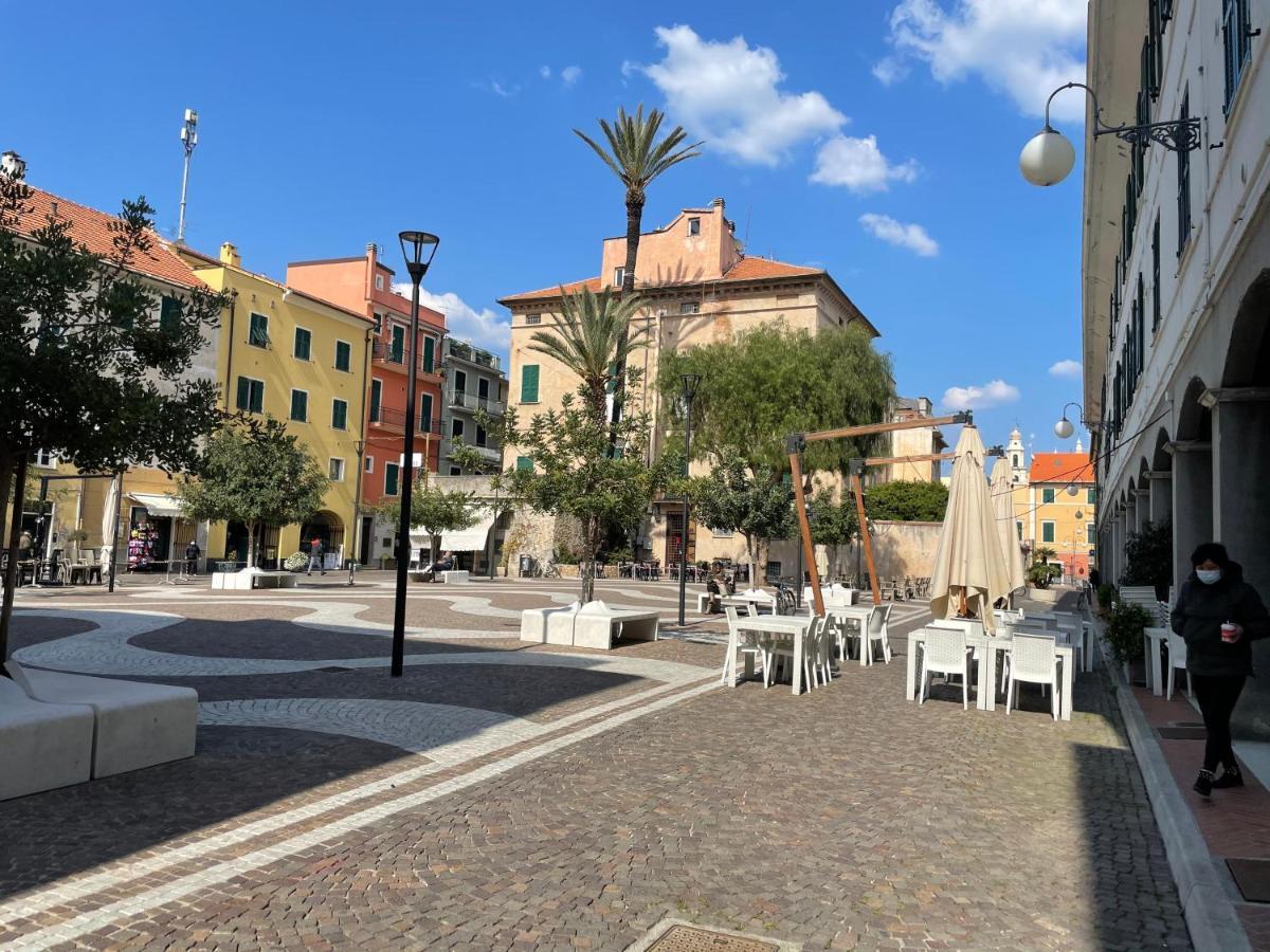 Appartamento Stella Marina In Pieno Centro Di Pietra Ligure Sulla Passeggiata E A Un Passo Dal Mare Bagian luar foto