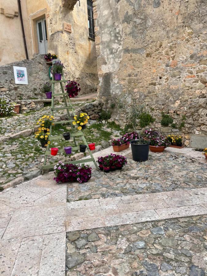Appartamento Stella Marina In Pieno Centro Di Pietra Ligure Sulla Passeggiata E A Un Passo Dal Mare Bagian luar foto