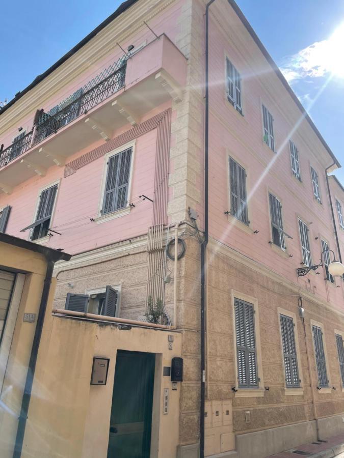 Appartamento Stella Marina In Pieno Centro Di Pietra Ligure Sulla Passeggiata E A Un Passo Dal Mare Bagian luar foto