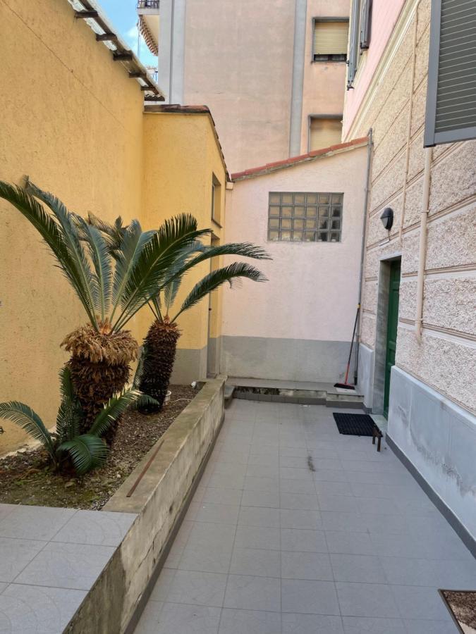 Appartamento Stella Marina In Pieno Centro Di Pietra Ligure Sulla Passeggiata E A Un Passo Dal Mare Bagian luar foto