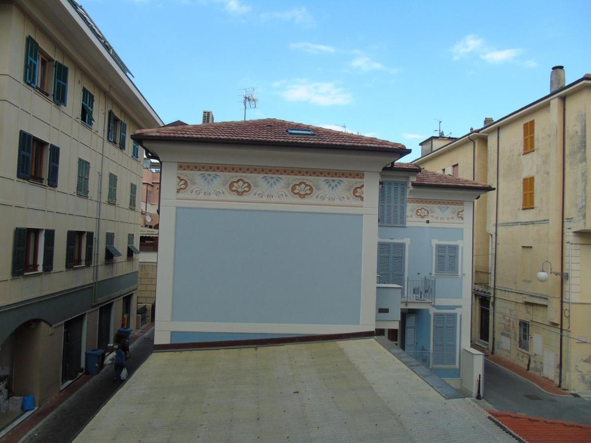 Appartamento Stella Marina In Pieno Centro Di Pietra Ligure Sulla Passeggiata E A Un Passo Dal Mare Bagian luar foto